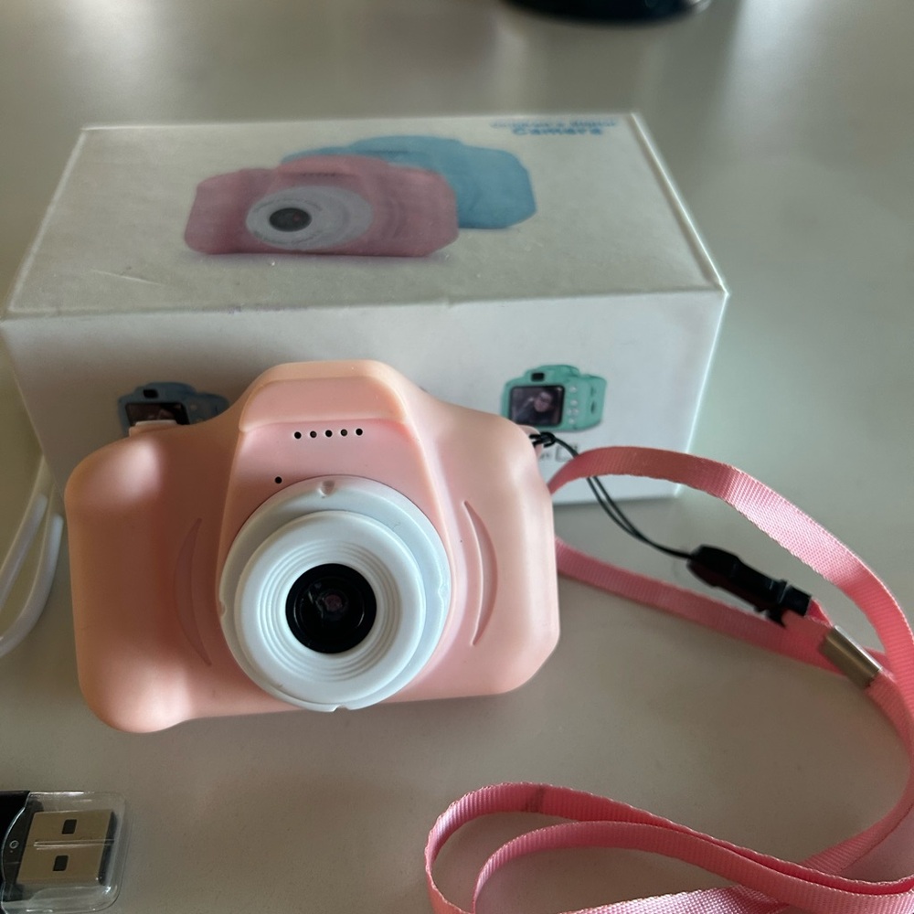 Children's Peach Camera with Strap